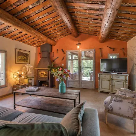 Cozy Holiday In With Beautiful Scenery Reillanne