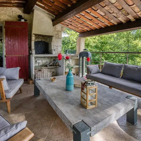 Cozy Holiday In With Beautiful Scenery Reillanne
